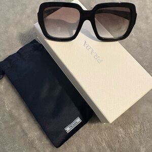 Authentic Prada 🌺🕶️ Used only a few times.